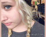 美女嘴里养了只宠物 - A beautiful woman has a pet in his mouth