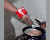 This is great, not afraid of being spattered with oil,这招很棒，不怕被油溅到手了