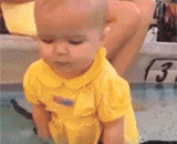 6个月的婴儿已经学会游泳了 - 6 months of babies have learned to swim