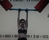 对胜利的坚持，感动了在场的每一位观众 - The insistence on victory touched everyone in the audience.