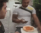 这样的损友要不得 - This is a bad friend.