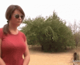 胸大还可以藏手枪 - Big chest can also hide pistol