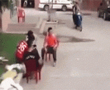 我只是来砍个树枝，干嘛这么紧张！ - I'm just coming to cut a branch. Why are you so nervous!