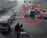 三辆车腾空而起，这是什么鬼 - What's the ghost of the three cars