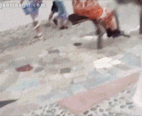 From the early to the late mother, the waist is really good!,从早摇到晚的大妈，腰力还真好！