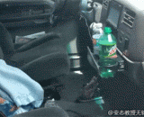 怎么拿锁在车里的钥匙 - How to get the keys locked in the car