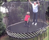 老爸带孩子，差点就飞粗去了 - The old man took the child and almost flew away.