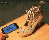 Intelligent high-heeled shoes can be controlled by mobile phone app color and pattern.,智能高跟鞋，可用手机app控制颜色和图案