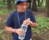 11区少年作死一口气喝完2升水，最后我仿佛看到了5娃 - The 11 District Youth died and drank 2 liters of water in one breath. At last, I saw 5 babies.