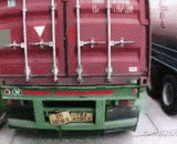 这么狭窄的车缝也敢进去，no zuo no die！ - No Zuo no die!