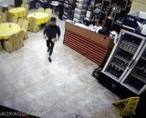 地滑怪我咯 - The ground slips on me