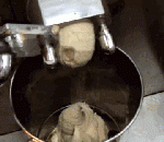 快餐店里的土豆泥是这么“拉”出来的 - The mashed potatoes in the snack bar are so 