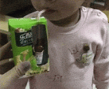 A solution to a bear child who is not willing to drink medicine,熊孩子不肯喝药的解决方法