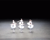 When a ballet is mixed into a tease, it laughs and pee. (multi graph),当芭蕾舞里混进了一个逗比 瞬间笑尿了！(多图)