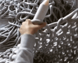 If you want to learn how to knit a sweater, look at this super edition.,想学怎么打毛衣的妹子，看看这个超大版应该就能学会了