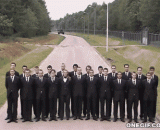 刹车测试的时候主管叫来了全研发部门集体合影留念 - During the brake test, the director called the whole R & D department to take a group photo.