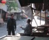 The two great masters are gentlemen, because gentlemen do not move.,两位大爷都是君子~因为君子动口不动手