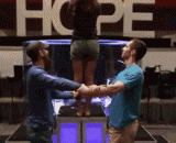 信任背摔失败，和猪一样的队友玩这个游戏太危险了！ - It's dangerous to play a game with a pig mate like this.