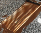 原来巧克力棒是这么做出来的啊~ - It turns out that the chocolate bar is doing this.