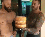 Come and eat a birthday cake,来来来，吃个生日蛋糕