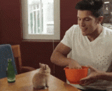 当你发现自己最好的朋友和其他人玩的很好的时候 - When you discover that your best friend is playing very well with others.