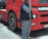 The foreigner's prank has gone to a frenzied state.,老外的恶作剧已经到丧心病狂的地步了