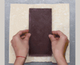 A new way of eating chocolate, a good way to eat,巧克力新吃法，好好吃的样子