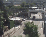 The weird lorry didn't know what was going on, so it flew straight up.,诡异的货车也不知道是怎么了，直接就飞起来了