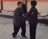 这气场隔着屏幕让我后退了三步 - This air field keeps me back three steps from the screen