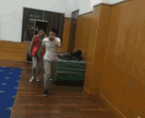 这招一字马壁咚我给满分，炫酷！想学！ - The word 