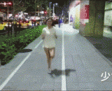 少女和熟女走路的区别原来是这样... - The difference between a girl and a Cougar is the same.