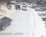 四驱车就是厉害没事可以骑个球玩 - 4WD is powerful can ride a ball to play.