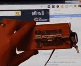 技术宅发明了一个装置，当你打开一个你懂的网站，房门会自动上锁 - Technology house invented a device. When you open a website you know, the door will be locked automatically.