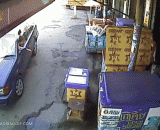 卧槽！差点被轮胎撞飞 - What the fuck！ It was almost hit by a tire