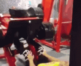 腿部锻炼事故，目测这膝盖算是废掉了 - A leg exercise accident. It's a waste of sight to see this knee.