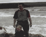 哇，漂亮妹子.....粑粑我要和跟妹子走 - Wow, beautiful sister... Baba, I want to go with my sister