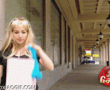 内裤恶作剧！妹子你的内内掉了 - Underwear Prank! Your sister has fallen inside