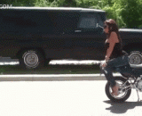 Motorcycle kiss failure, this is the end of show love.,摩托车接吻失败，这就是秀恩爱的下场