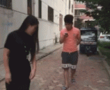 美女是不是捡到钱了？ - Did the beauty pick up the money?