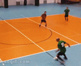 叔叔你的球溜走了 - Uncle your ball slipped away