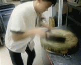 我朋友有手的时候，比他吊很多 - When my friend has a hand, he hangs a lot more than he