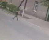 The result of the hesitation of crossing the road,过马路犹豫不绝的结果