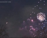 It's beautiful fireworks, but it always feels strange.,好美丽的烟花，但总感觉哪里怪怪的