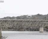 爆破桥梁瞬间 - Blasting bridge moment