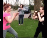 Two girls fight... The martial arts are too high to be afraid of the spade!,两女汉子打架....武功再高 也怕铁锹！
