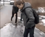地上结冰了，可以感受下溜冰的感觉 - It's frozen on the ground, and you can feel the feeling of skating.