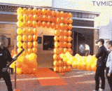 丹麦的苹果实体店迎来了排队抢购iPhone7的果粉，场面感人 - Danish Apple Store welcomed the queuing rush to buy iPhone7 fruit powder.