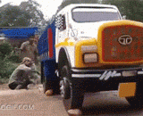 快点把车洗好，一会还要去拉货 - Hurry up and wash the car. You'll have to pull the goods in a moment.