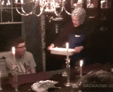 来，孩子，先吹完蜡烛再许个愿望... - Come, baby, blow the candle and make a wish first...