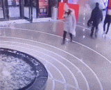 为什么说走路不要玩手机 - Why don't you walk on a mobile phone